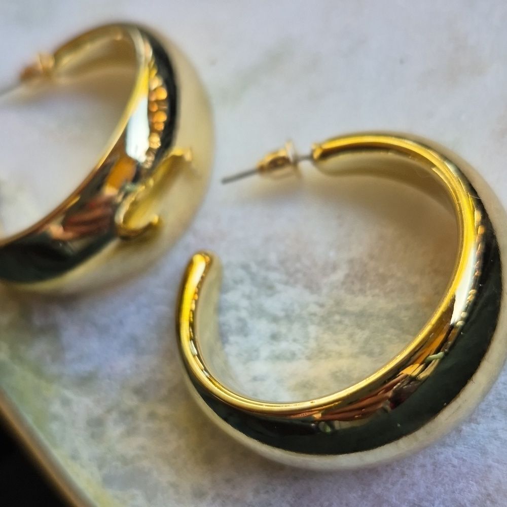 ♡♡♡♡ 90s Style Gold Wide Plastic Hoop Earrings 1.5 Inch